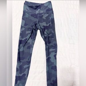 NWOT Old Navy Camo Leggings Size XS Workout Tights Green Powersoft High Rise